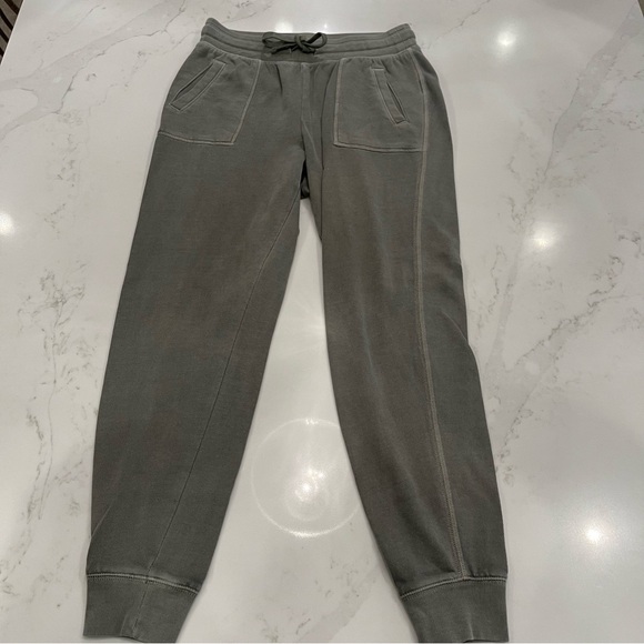 NWOT! Old Navy Women’s Dark Green Joggers - Picture 2 of 11